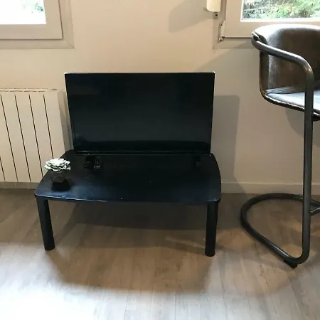 Joli Studio - 10 Min A Pied Du Lac Apartment *